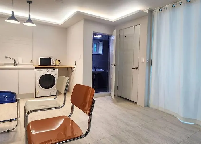 복층하우스, White Linen House Apartment