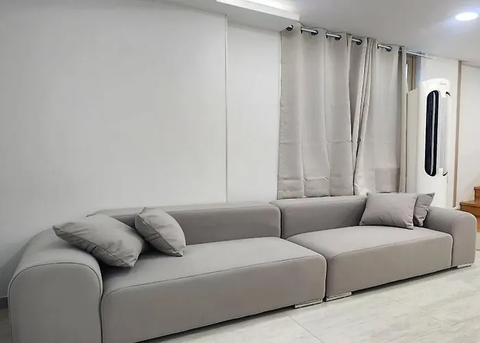 복층하우스, White Linen House Apartment
