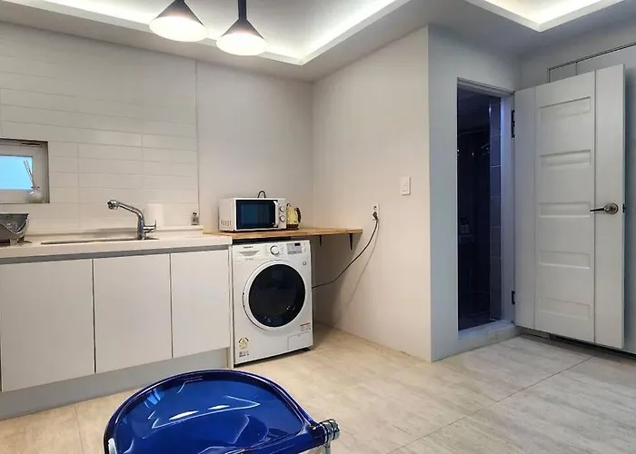 Apartment 복층하우스, White Linen House *