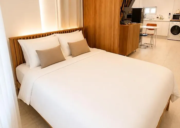 복층하우스, White Linen House Apartment *
