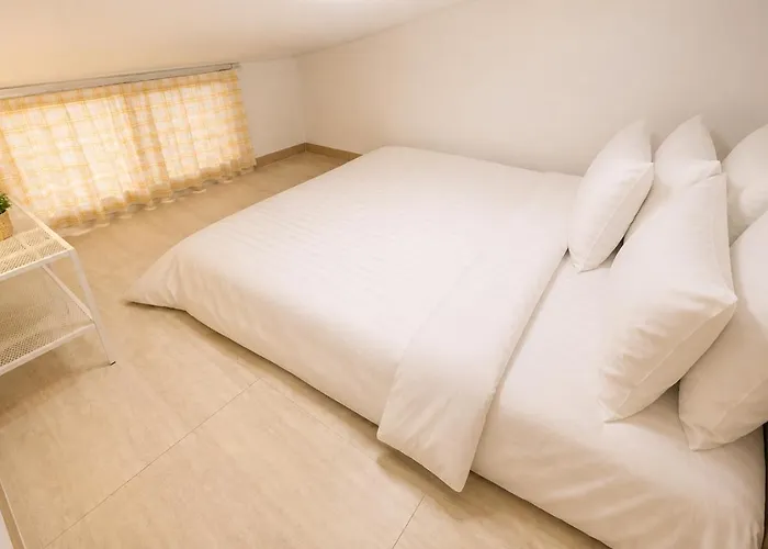 Apartment 복층하우스, White Linen House